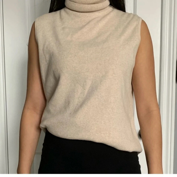 ⭐️Host Pick⭐️✨ Designer Originals Crème Petite PXL Turtleneck Tank Top ✨ - Picture 1 of 7